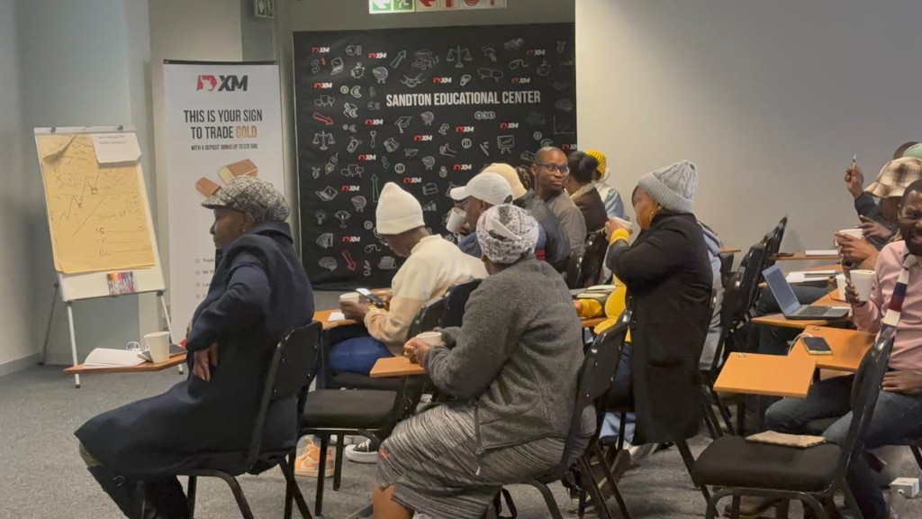 Bongani teaching a live forex class